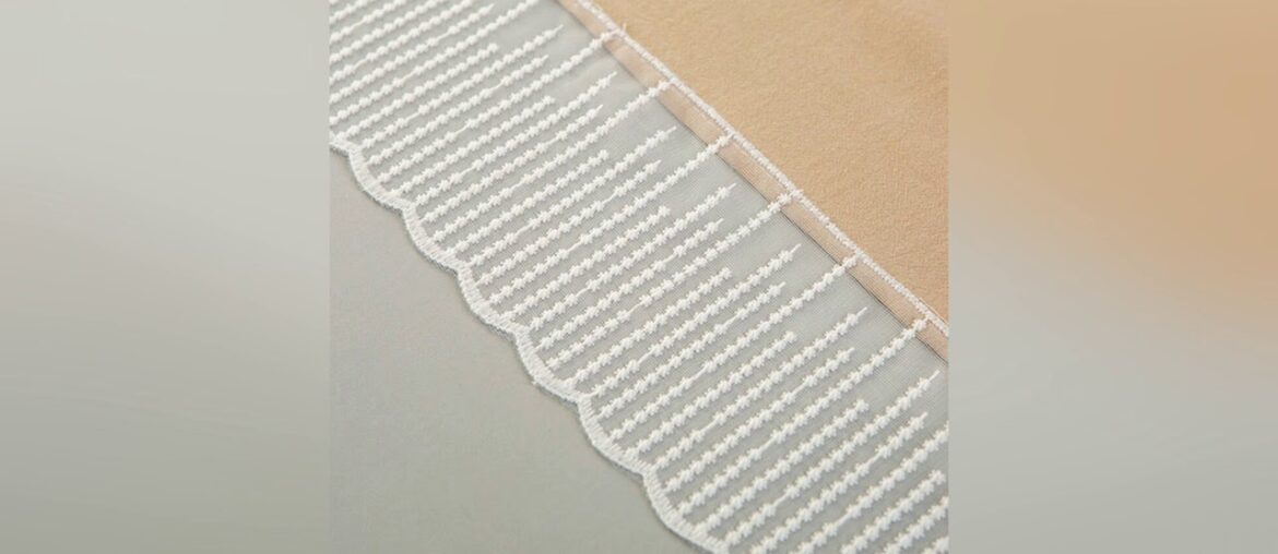 Slide French Retro Style Cotton Tablecloth,Edge lace design ,For Kitchen Dining Room, Party, Holida