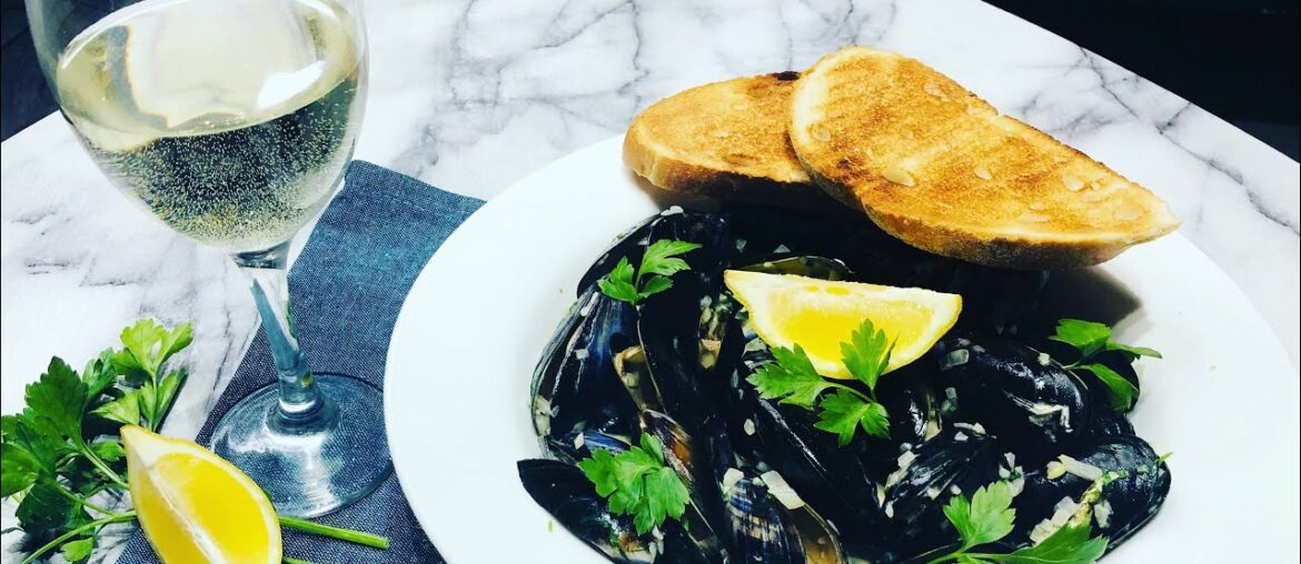 Quick & Easy Mussels in Creamy White Wine Sauce| Moules Mariniere| French Cuisine| Soul food recipes Quick & Easy Mussels in Creamy White Wine Sauce| Moules Mariniere| French Cuisine| Soul food recipes