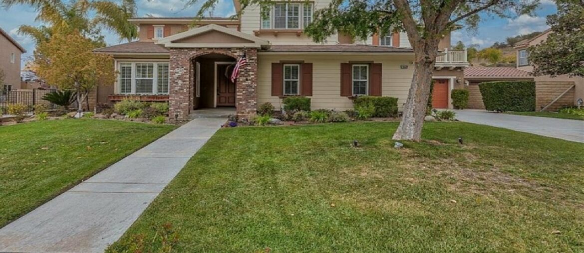 25519 Brighton Place, Stevenson Ranch, CA Presented by Jeremy Gray. 25519 Brighton Place, Stevenson Ranch, CA Presented by Jeremy Gray.