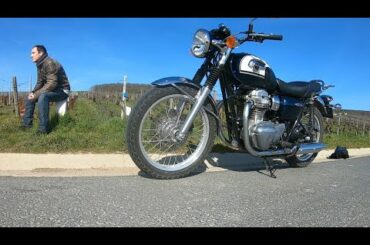 Kawasaki W800 in the french vineyard