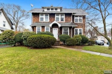 Video tour of Residential at 553 River Road, Teaneck, NJ 07666