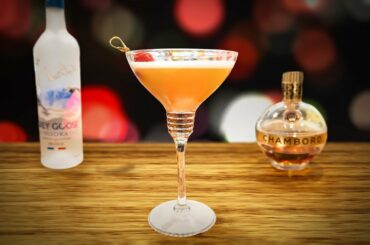 How to Make a French Martini Cocktail Recipe and History