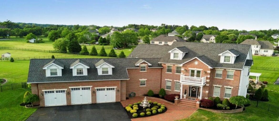 11 KNIGHTS COURT, MULLICA HILL, NJ Presented by Nancy Kowalik. 11 KNIGHTS COURT, MULLICA HILL, NJ Presented by Nancy Kowalik.