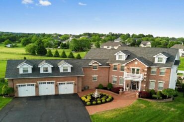 11 KNIGHTS COURT, MULLICA HILL, NJ Presented by Nancy Kowalik.