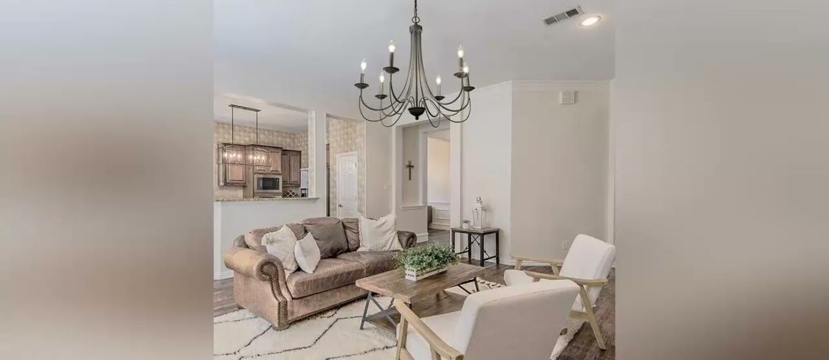 Last Minute LOG BARN French Country Chandelier, Modern Farmhouse Lighting Style in Brushed Rustic D Last Minute LOG BARN French Country Chandelier, Modern Farmhouse Lighting Style in Brushed Rustic D