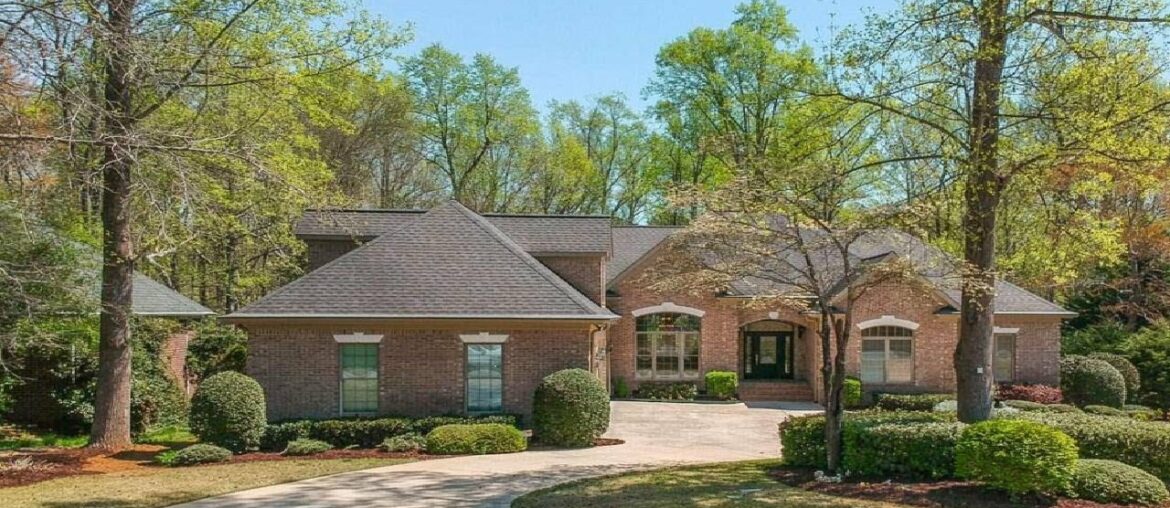 50 Sycamore Ridge Drive, Simpsonville, SC Presented by Connie Rice & Partners.