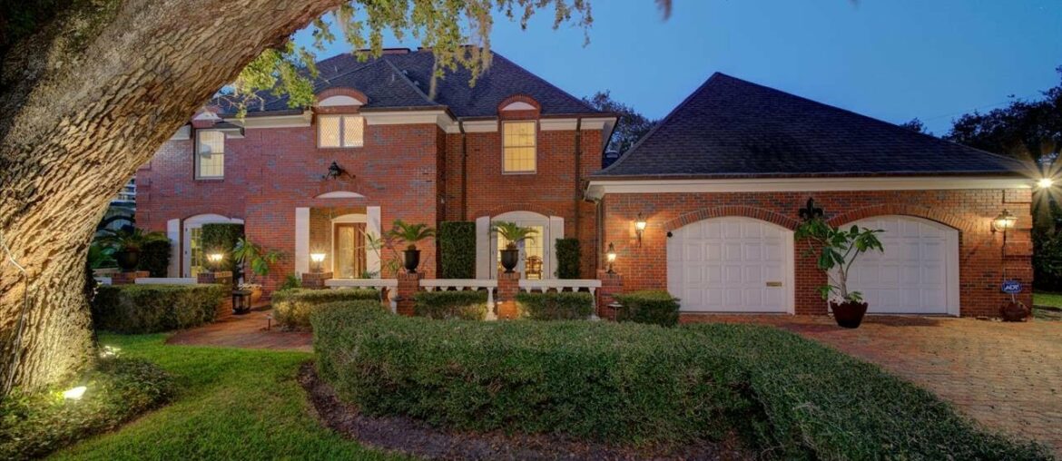 312 Spottis Woode Ct, Clearwater, FL