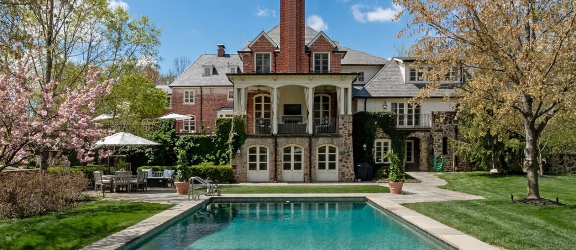 2660 Warson Road in Ladue, MO 2660 Warson Road in Ladue, MO