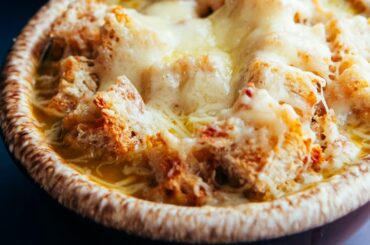 How to Make Vegetarian French Onion Soup