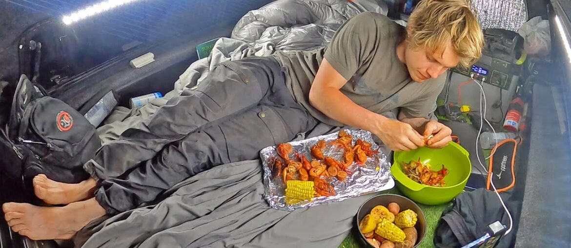 Cajun Crawfish Boil in the Back of my Truck | Catch & Cook Cajun Crawfish Boil in the Back of my Truck | Catch & Cook