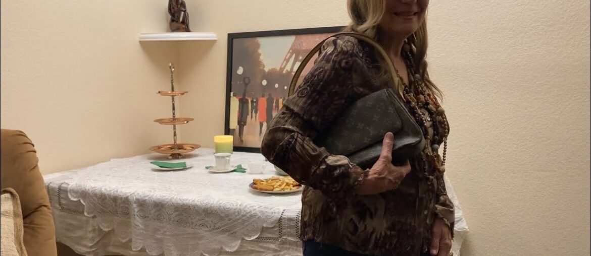 Cheap Easy Lunch with Rhoda-$1 Chicken Fingers & Fries-Gourmet Cookies & Tea