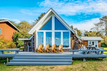 Classic Home With Ocean Views - Just A Short Walk To Parks | Lovely Tiny House