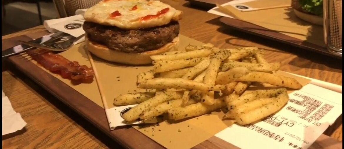 Periscope Rewind – McDonalds Gourmet in Hong Kong – Custom burgers delivered by a waitress Periscope Rewind - McDonalds Gourmet in Hong Kong - Custom burgers delivered by a waitress