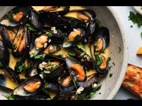 Steamed Mussels in White Wine and Lemon #shorts Steamed Mussels in White Wine and Lemon #shorts