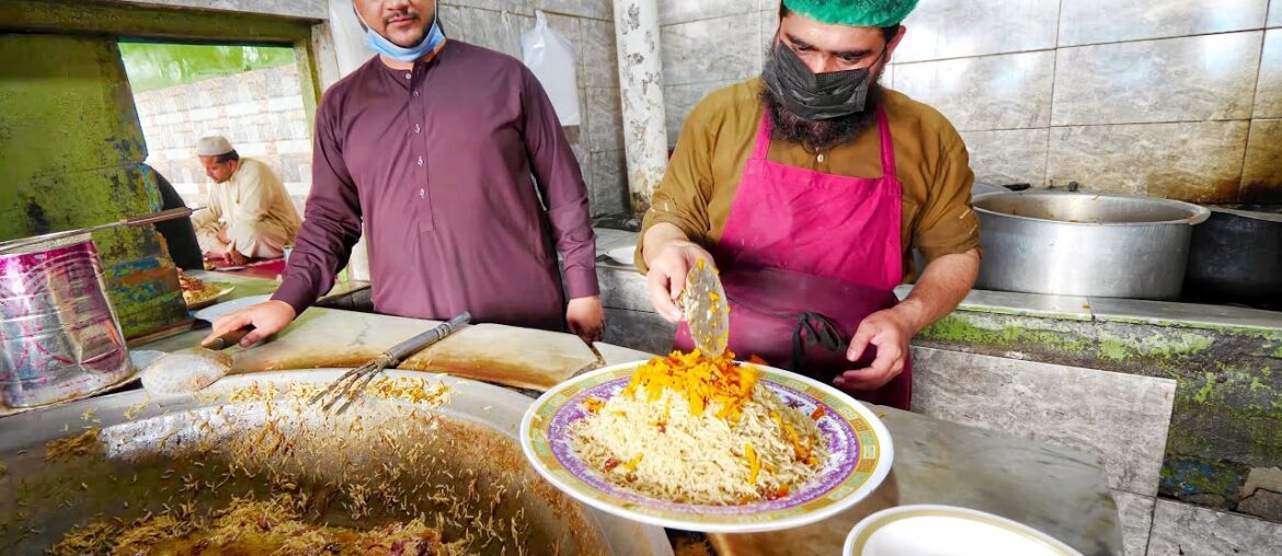 Pakistani KABLI PULAO & DUMPO!! Pakistani Street Food in Karkhano Market | Peshawar, Pakistan