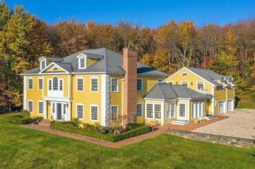 32 Grassy Hill Road, Roxbury