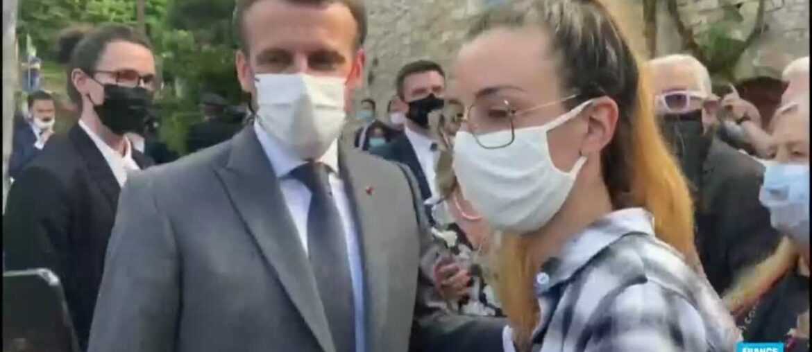 Macron slapped in the face: French leader denounces 'violence' and 'stupidity' Macron slapped in the face: French leader denounces 'violence' and 'stupidity'