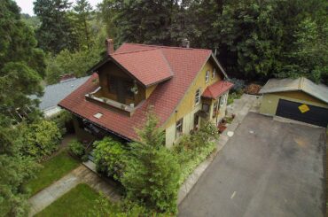 Welcome Home - Old World Charm in Scenic Hill - Kent, WA