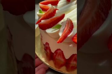 HOW TO MAKE UN FRAISER!! #shorts #french #food #dessert #tiktok #strawberry #cake
