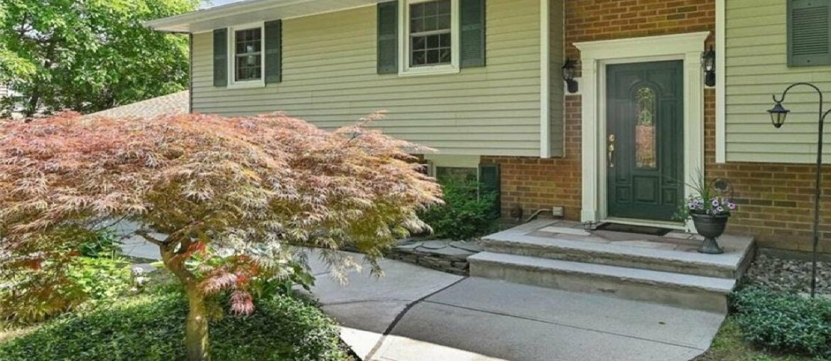 564 Riley Road, New Windsor, NY Presented by The Brunell Team. 564 Riley Road, New Windsor, NY Presented by The Brunell Team.