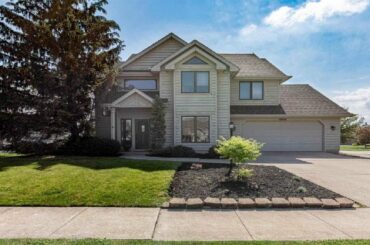 10806 Mill Lake Cove, Fort Wayne, IN Presented by Lori Stinson.