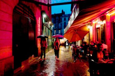 Rainy downtown of Bordeaux 4k Walk / Bars and Restaurant reopens in france / June 2021