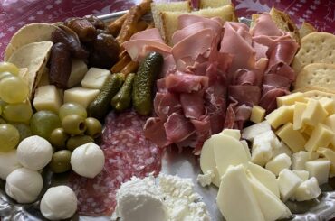CHARCUTERIE BOARD | Meat and cheese platter | Easy to prepare