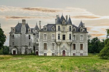 Abandoned 17th Century Fairy tale Castle ~ Everything Left Behind!