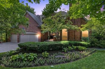 560 Pineway Cir, Bloomfield Hills, MI - 2210051677