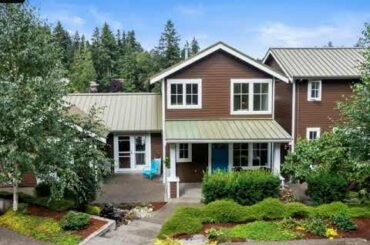 5 BR Lake Front property!!