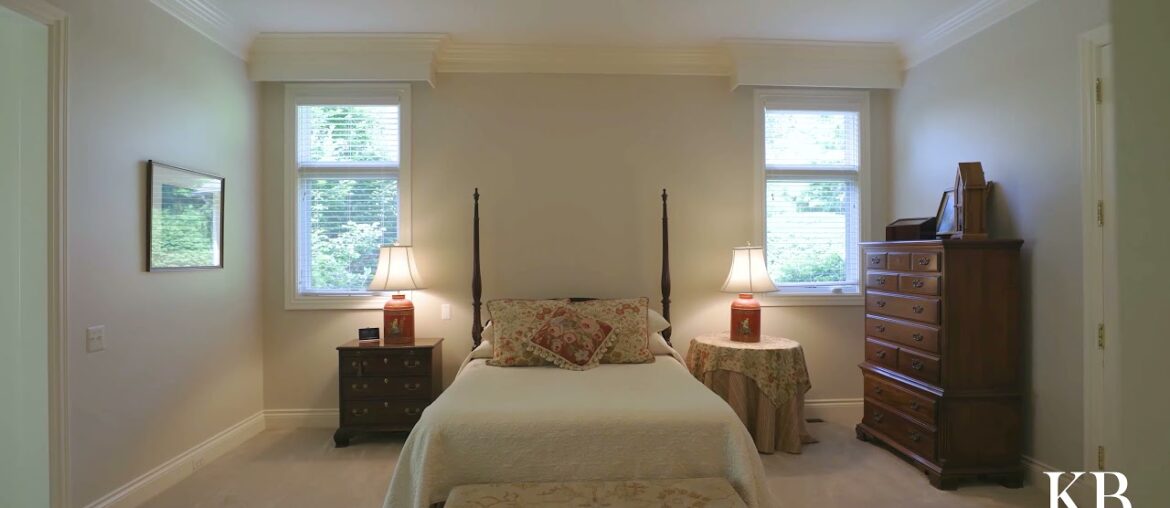 560 Pineway Circle, Bloomfield Township