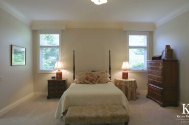 560 Pineway Circle, Bloomfield Township