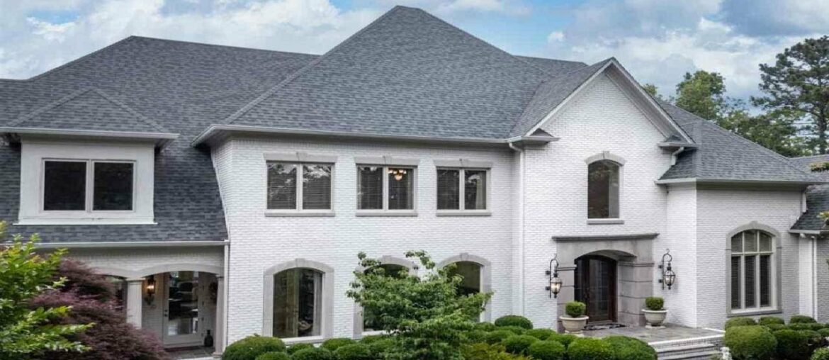 1261 GREYSTONE CREST, HOOVER, AL Presented by Amy Garner. 1261 GREYSTONE CREST, HOOVER, AL Presented by Amy Garner.