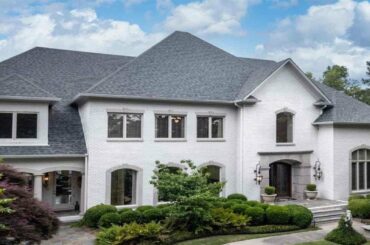 1261 GREYSTONE CREST, HOOVER, AL Presented by Amy Garner.