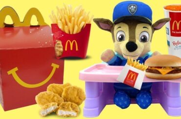 Nat & Essie Help Paw Patrol Pups Eat McDonalds Food