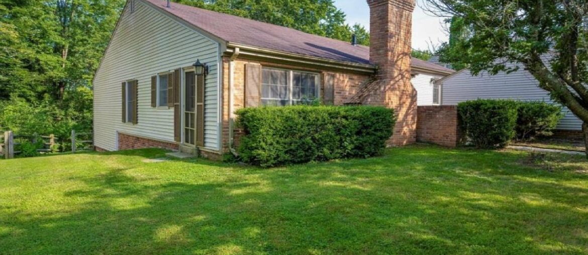 10124 GRAVIER COURT, GAITHERSBURG, MD Presented by Sally French. 10124 GRAVIER COURT, GAITHERSBURG, MD Presented by Sally French.