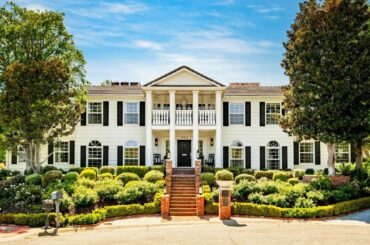 Spectacular Georgian Colonial Style Home in Rancho Palos Verdes