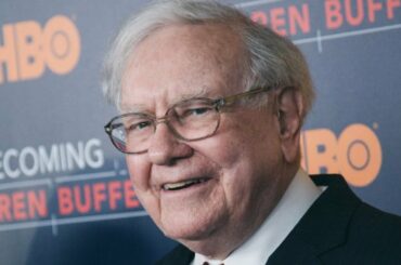 The Real Reason Why Warren Buffet Eats So Much Fast Food