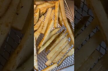 26 Chicken nuggets & fries but fa2519262