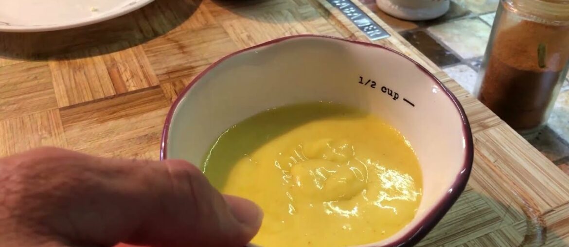 How To Make Hollandaise Sauce The Easy Way How To Make Hollandaise Sauce The Easy Way