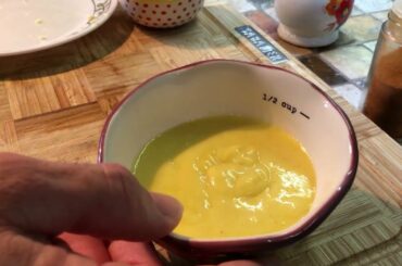 How To Make Hollandaise Sauce The Easy Way