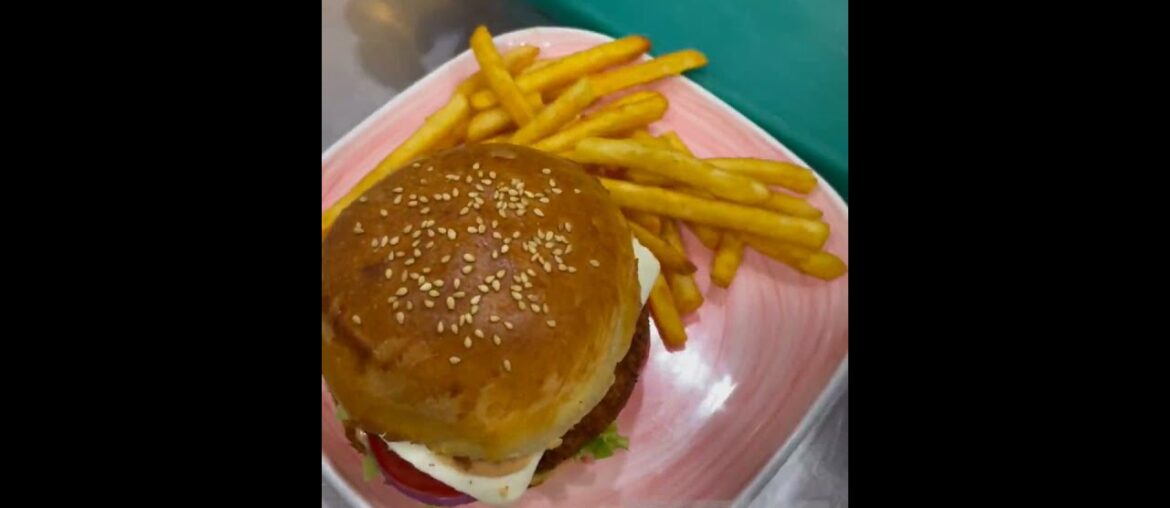 Best Aloo Patty Burger || Delhi Street Food || Indian Street Food  Best Street Burger ||#shorts