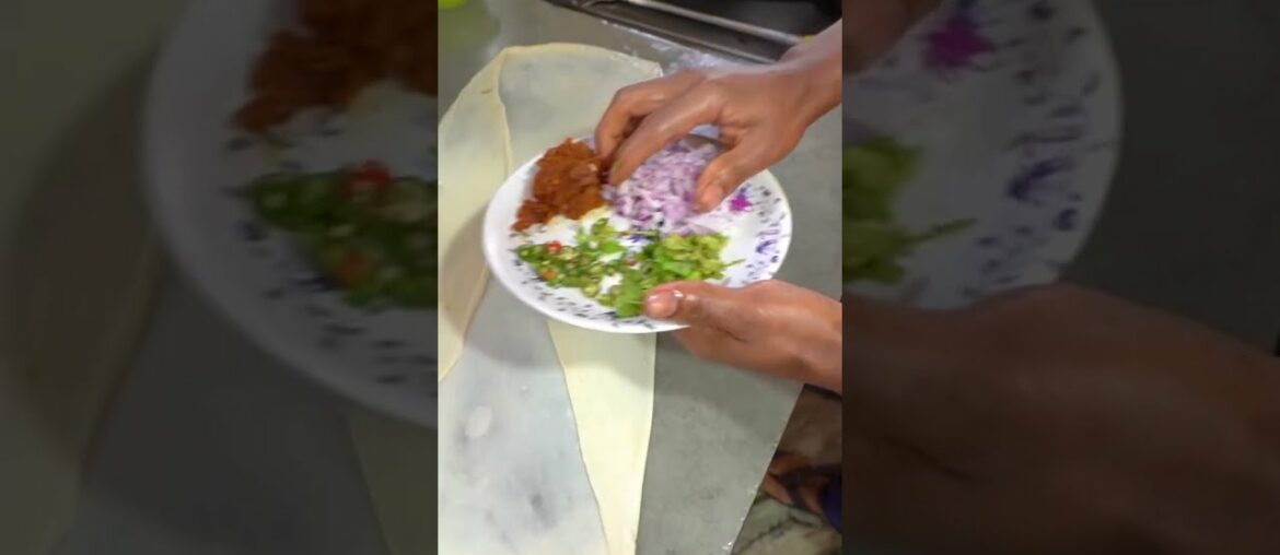 Famous Chicken Mughlai Parantha Rs 95 Only #kolkatafood #shorts Famous Chicken Mughlai Parantha Rs 95 Only #kolkatafood #shorts