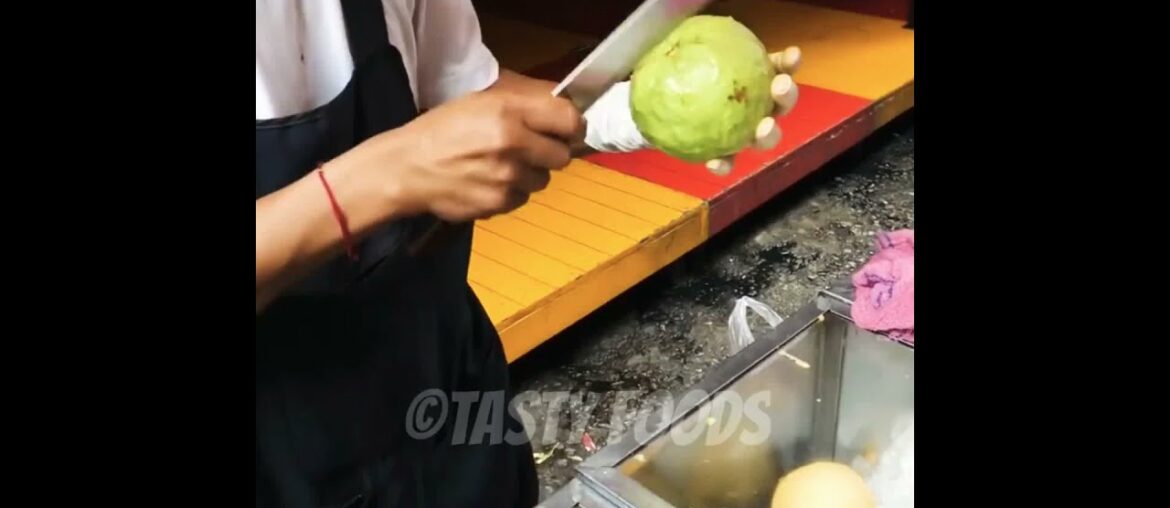 Superfast Guvava Cutting Skill #Shorts #streetfood #food Superfast Guvava Cutting Skill #Shorts #streetfood #food
