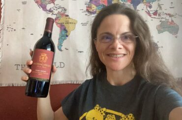 Happy hours | Opening the Wine Bottle from the Vineyard Chicks