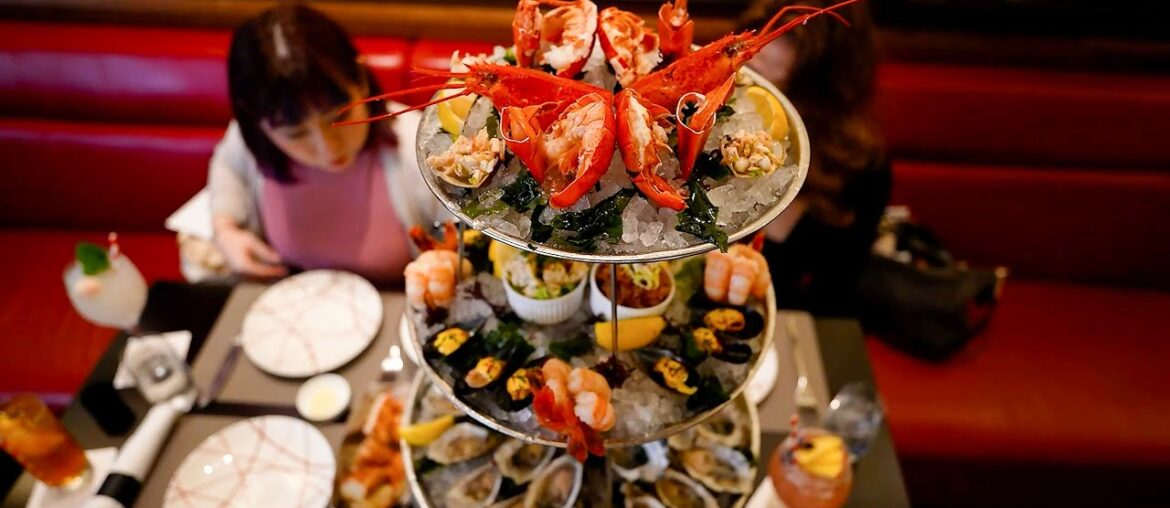 Dining in Singapore Most Iconic Hotel