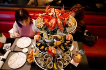 Dining in Singapore Most Iconic Hotel