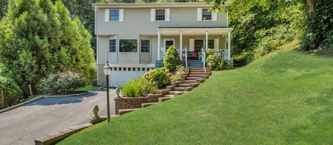 11 Alfred Court, Huntington, NY