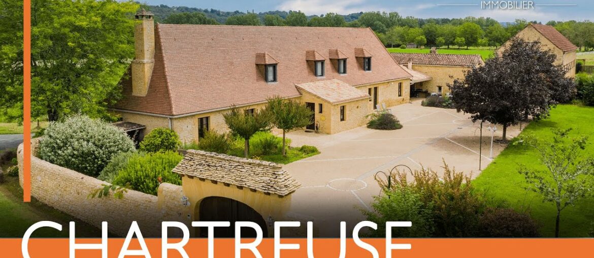Magnificent stone chartreuse on the banks of the river Dordogne with outbuildings - Ref.: A04546