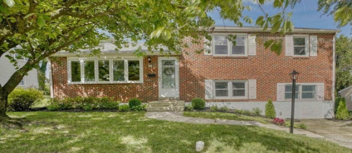 30 TENBURY ROAD, LUTHERVILLE TIMONIUM, MD Presented by Debbie Bullinger.